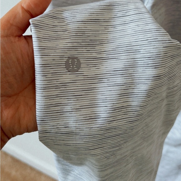Lululemon On the Fly Crop Pants Joggers Gray Striped Size 10 - Picture 4 of 5